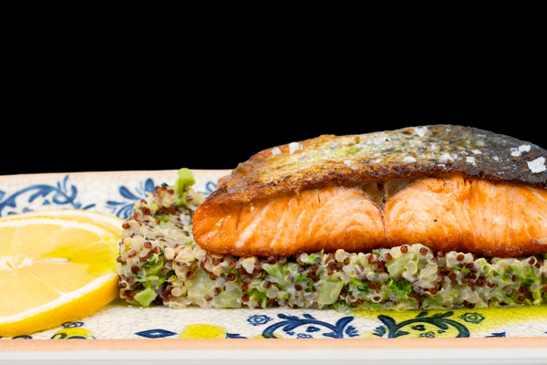 СЬОМГА С БРОКОЛИ И КИНОА