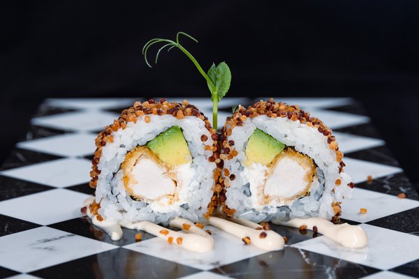 Урамаки Криспи Пиле и Авокадо с Хрупкава Киноа